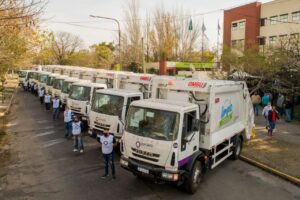 QUILMES-LIMPIO-10-NUEVOS-CAMIONES-PARA-EL-SISTEMA-DE-RECOLECCIÓN-DE-RESIDUOS-MUNICIPAL-entrenossocialinfo