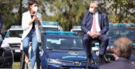 Mayra-y-Alberto-en-entrega-de-moviles-y-llegada-de-mil-gendarmes-4