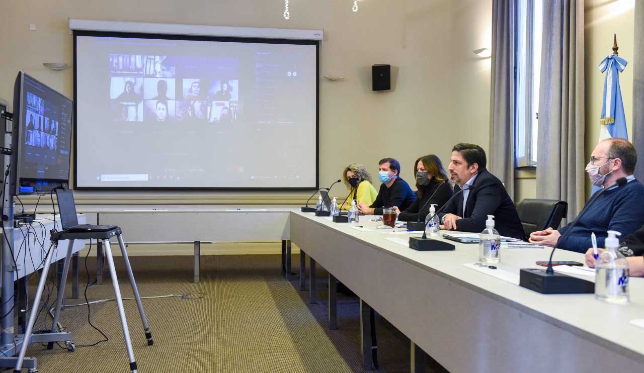 ESTUDIAN IR INTENSIFICANDO LA PRESENCIALIDAD